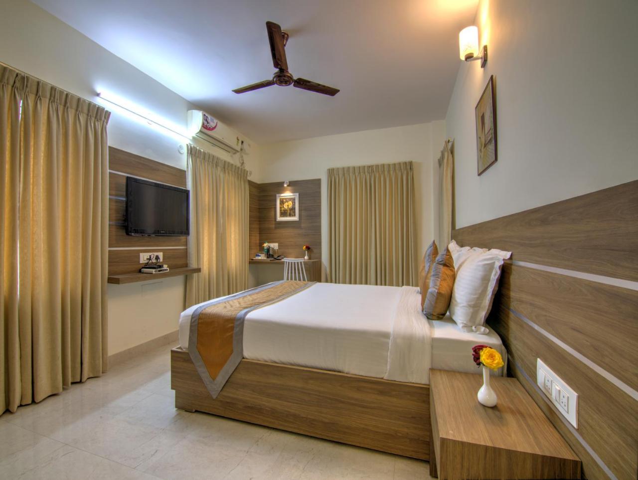 Sunshine Suites Grand Deluxe Bangalore Exterior foto