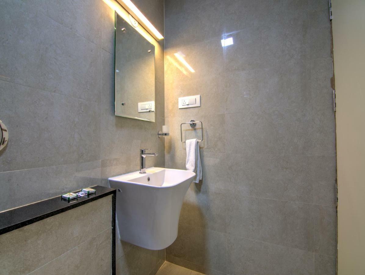 Sunshine Suites Grand Deluxe Bangalore Exterior foto
